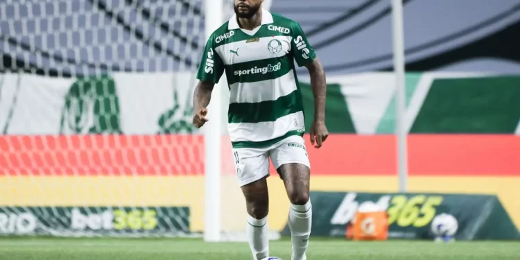 Palmeiras negocia empréstimo de zagueiro para time de Lionel Messi