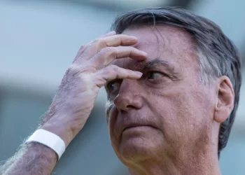 CFM cita 40 denúncias para sindicância de Bolsonaro e mostra e-mails