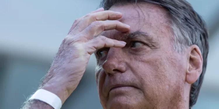 CFM cita 40 denúncias para sindicância de Bolsonaro e mostra e-mails