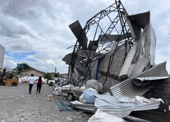 Cidade do Paraná é atingida por ventos fortes de até 180 km/h