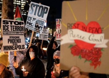 EUA: promotores renunciam após pressão para investigar viúva de mulher morta pelo ICE