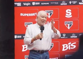 Presidente interino do São Paulo se reúne com elenco na véspera de clássico