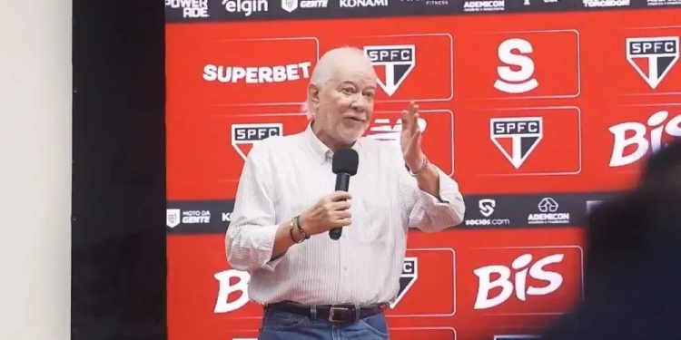 Presidente interino do São Paulo se reúne com elenco na véspera de clássico