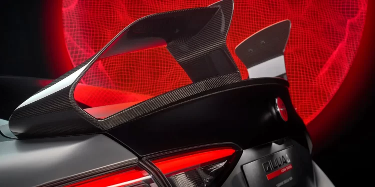 No Giulia Quadrifoglio Luna Rossa é o vento que dita as regras