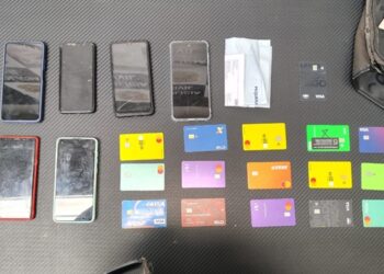 dupla-e-presa-por-estelionato-e-receptacao-de-celulares-e-cartoes-bancarios-em-embu-das-artes