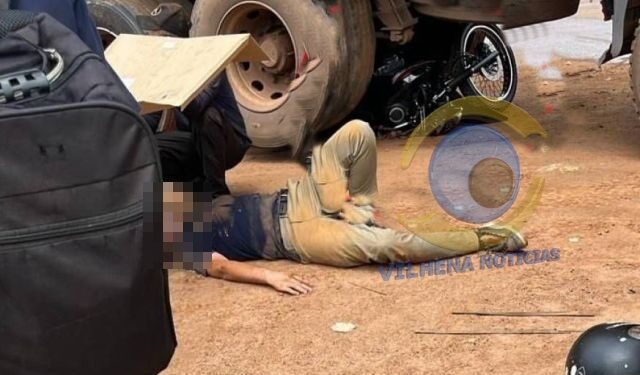 Assista: moto vai parar debaixo de carreta após acidente e jovem sofre apenas ferimentos leves em Vilhena