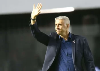 Crespo solta o verbo e fala em ‘pior momento da história’ do São Paulo