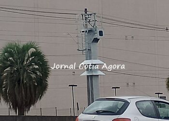 Trecho da Raposo Tavares entre Cotia e São Paulo recebe painéis de mensagens