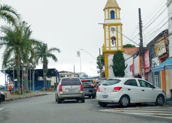 Sem Zona Azul, estacionar em Cotia virou missão quase impossível