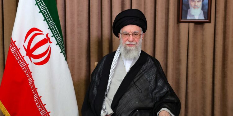 Irã atacará Israel em caso de intervenção militar dos EUA, diz governo