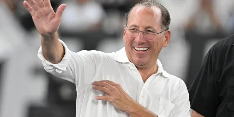 Antes do veto da justiça, Textor tentava negociar Montoro e Danilo com o Nottingham Forest