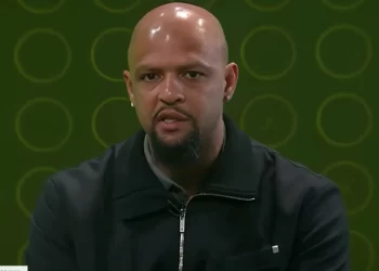 Felipe Melo é agredido por torcedores do Corinthians na Supercopa