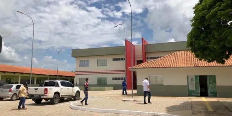 Jaru: IFRO abre vagas para professor substituto; salário pode chegar a R$ 8 mil