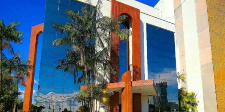 TCE acata representação e intima prefeito sobre licitação de R$ 651 mil para sistemas de TI