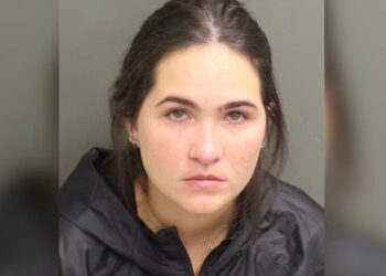 Esposa de Henrique, da dupla com Juliano, é presa em Orlando