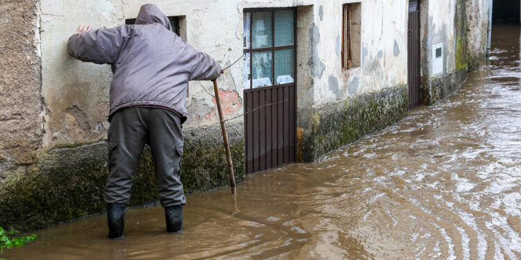 Forças Armadas posicionam 42 botes para mitigar impacto do mau tempo