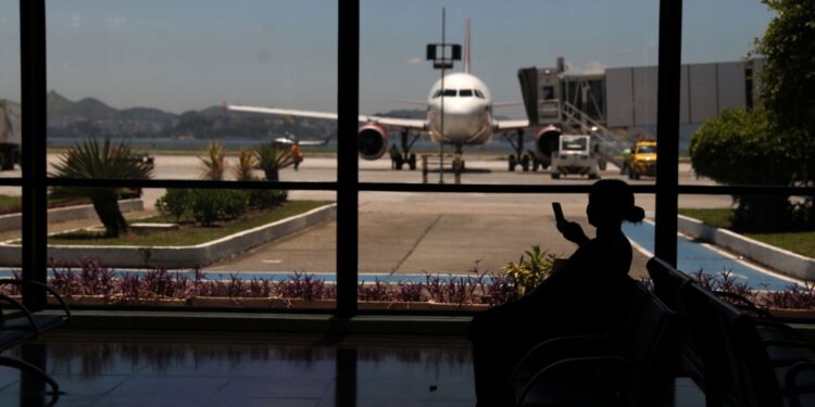 Governo revoga decisão que flexibilizava restrição de voos no Santos Dumont