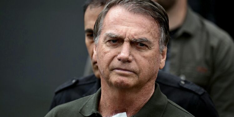 Defesa afirma ao STF que Bolsonaro piorou e pede urgência em laudo da PF