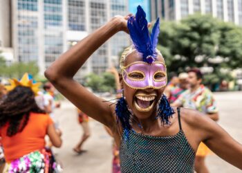 Carnaval 2026 em SP: blocos de rua hoje, domingo, 8 de fevereiro