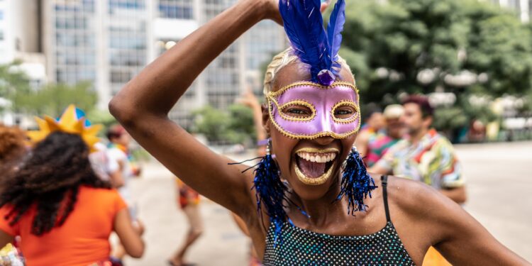 Carnaval 2026 em SP: blocos de rua hoje, domingo, 8 de fevereiro