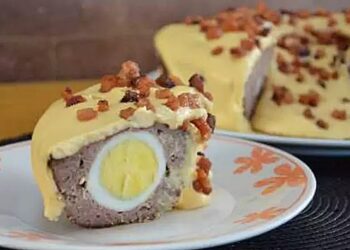 Receita: Bolovo vulcão de carne moída com cobertura cremosa de queijo