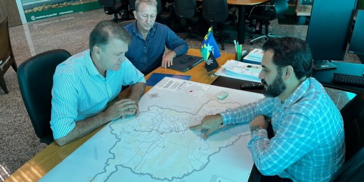 Deputado Luizinho Goebel indica recuperação de ruas e tapa-buracos em Cerejeiras com apoio do DER