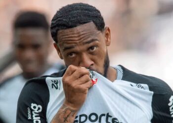 Corinthians toma decisão sobre José Martínez e o pune vetando seu salário de janeiro, diz Samir Carvalho