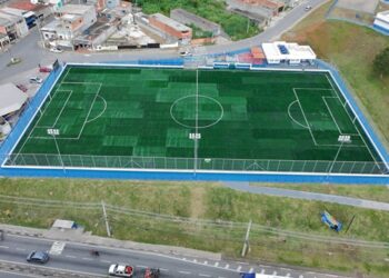 reforma-de-campo-de-futebol-em-cotia-e-entregue-aos-esportistas