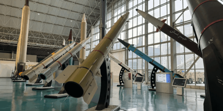 Irã afirma que as capacidades de mísseis do país são inegociáveis