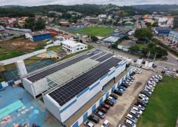 escola-de-caucaia-do-alto-passa-a-contar-com-energia-solar