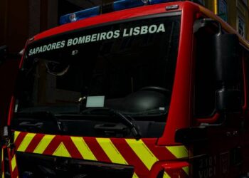 Edifício da NOS evacuado após explosão de carro elétrico