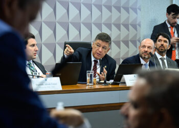 CPMI do INSS: Carlos Viana pedirá ao STF devolução de documentos sobre Vorcaro