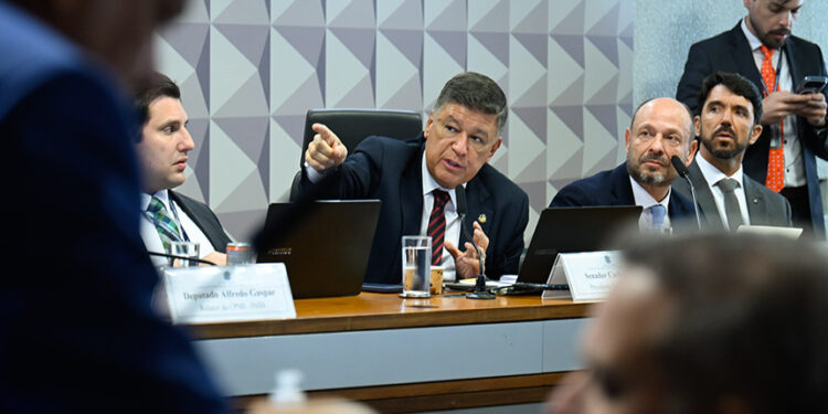 CPMI do INSS: Carlos Viana pedirá ao STF devolução de documentos sobre Vorcaro