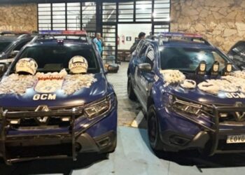 Traficante flagrado com grande quantidade de drogas na região da Granja Viana