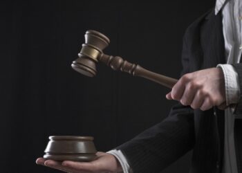 Justiça de Goiás rejeita pedido vínculo empregatício de pastor com igreja e fala em “estelionato religioso”