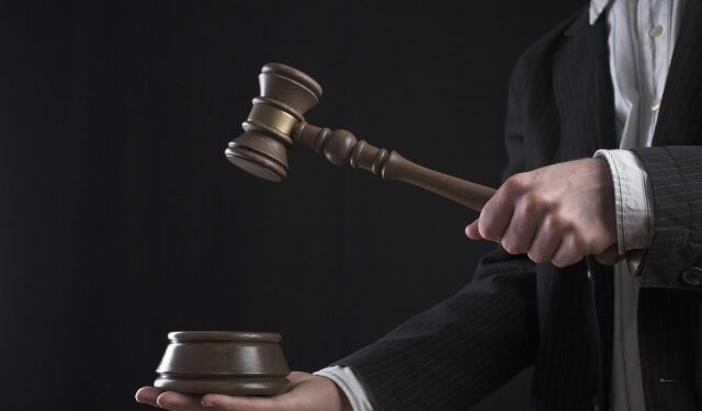 Justiça de Goiás rejeita pedido vínculo empregatício de pastor com igreja e fala em “estelionato religioso”