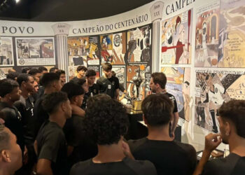 Elenco do Sub-17 do Corinthians passa por atividade socioeducativa no Memorial