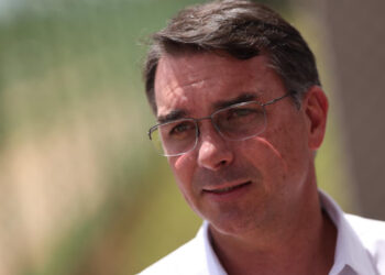 Justiça derruba suspensão do post de Flávio sobre “Partidos dos Traficantes”