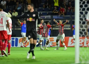 São Paulo vence o RB Bragantino e vai à semifinal do Paulistão