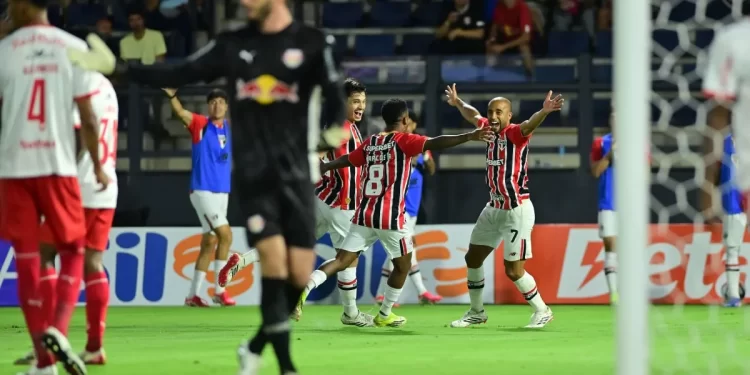 São Paulo vence o RB Bragantino e vai à semifinal do Paulistão