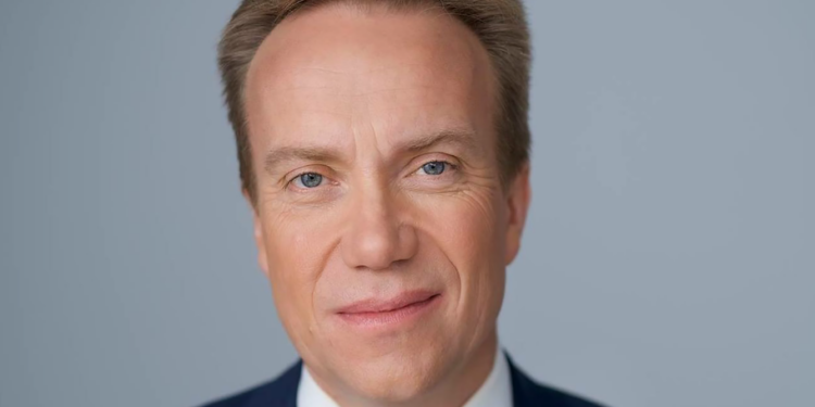 CEO do Fórum Económico Mundial demite-se após investigação às ligações a Epstein