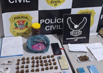 Polícia estoura ponto de tráfico e prende homem em Aparecida