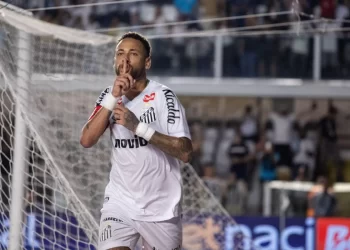 Neymar se envolve em confusão com jogador do Vasco em vitória do Santos
