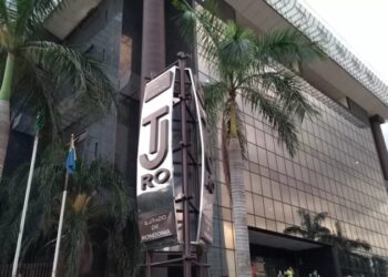 Justiça garante viagem gratuita para tratamento de adolescente com câncer em Rondônia