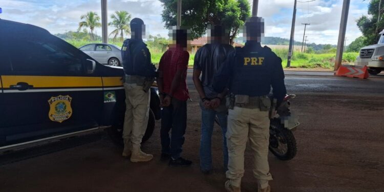 Suspeitos são presos por furto, liberados e voltam a cometer crime; dupla é detida pela PRF em Jaru