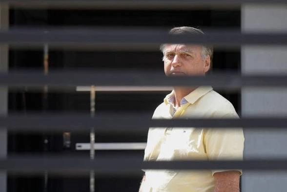 Moraes concede prisão domiciliar a Bolsonaro por motivos de saúde