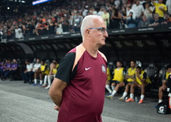 Dorival Júnior fala sobre pressão no Corinthians e diz que ‘coisas boas’ estão acontecendo