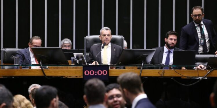 Câmara aprova quebra de sigilo por indício de sonegação de pensão