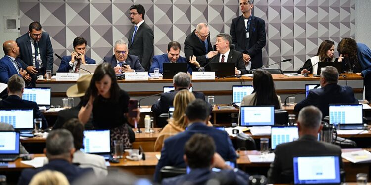 Plenário do Supremo rejeita referendo de liminar que prorrogou CPMI do INSS