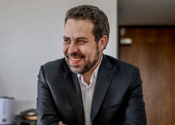 Boulos confirma permanência no Psol para eleições de 2026